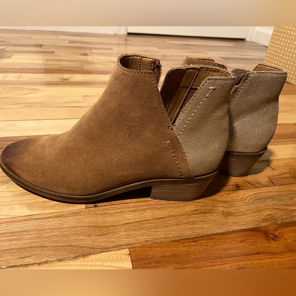 Frye ankle boots - 7.5 - like new!